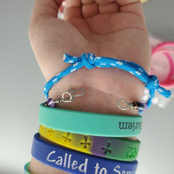 Silicone Bracelet Lot of about 15 - Picture 4 of 14